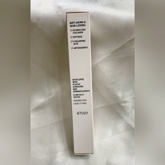 It Cosmetics Illumination Concealer Medium NIB - Picture 5 of 5
